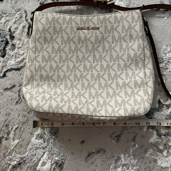 Michael Kors Crossbody Jet Set Large Messenger Bag - Picture 6 of 9